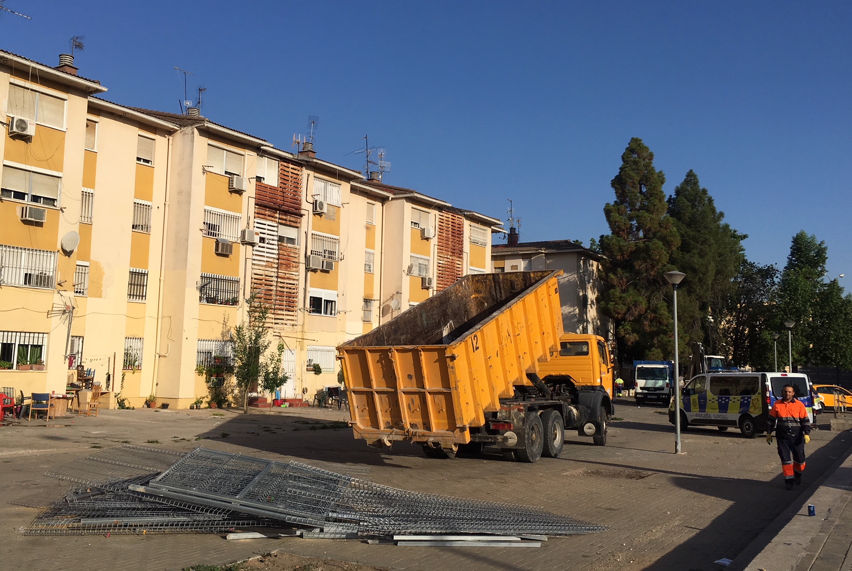 El Ayuntamiento derriba otros diez patios ilegales adosados a viviendas